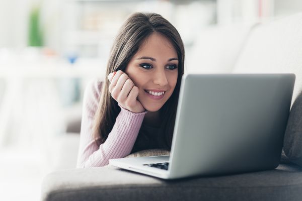 Girl-watching-movies-on-a-computer-HD-picture.jpg