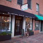 Khaki Paquette of Face/Food Natural Skincare just opened her first store in Newburyport, MA on May 5. Congrats, lady!