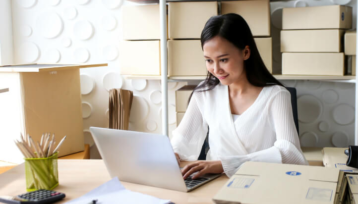 Businesswoman on a laptop using the Advisor Resource Centre to learn how to Enable automations in QuickBooks Payroll
