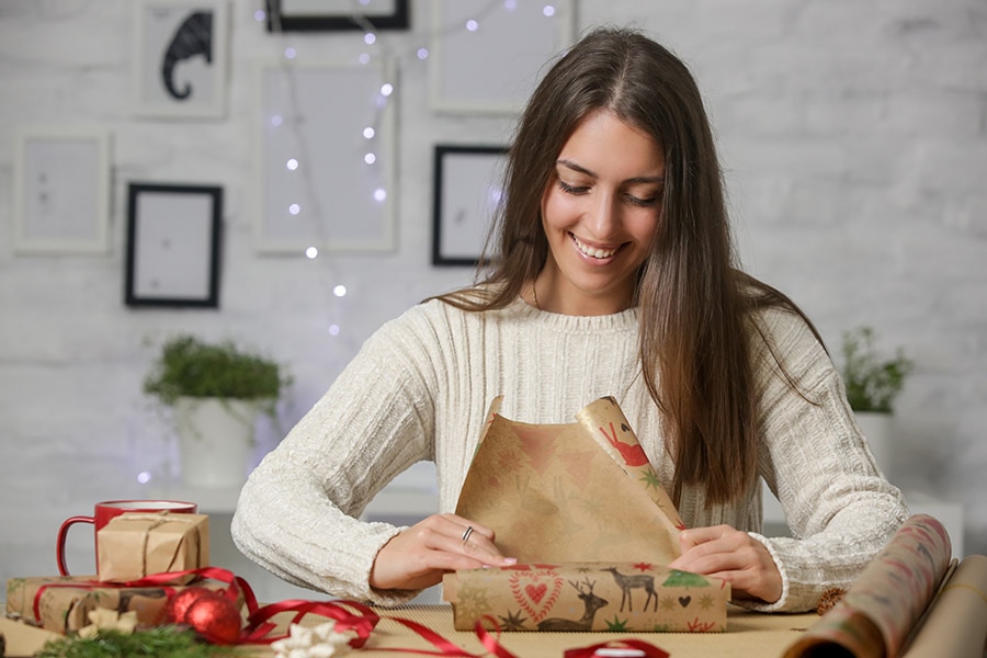 5 tips to surprise and delight customers during the holidays