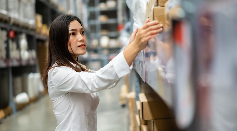 Inventory valuation: 4 costing methods — which is right for your mid-size business?