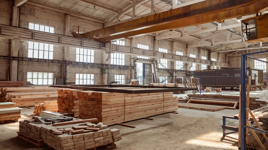 Management of a warehouse with construction inventory