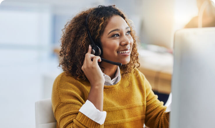 QuickBooks expert talking to a QuickBooks customer over a headset phone call