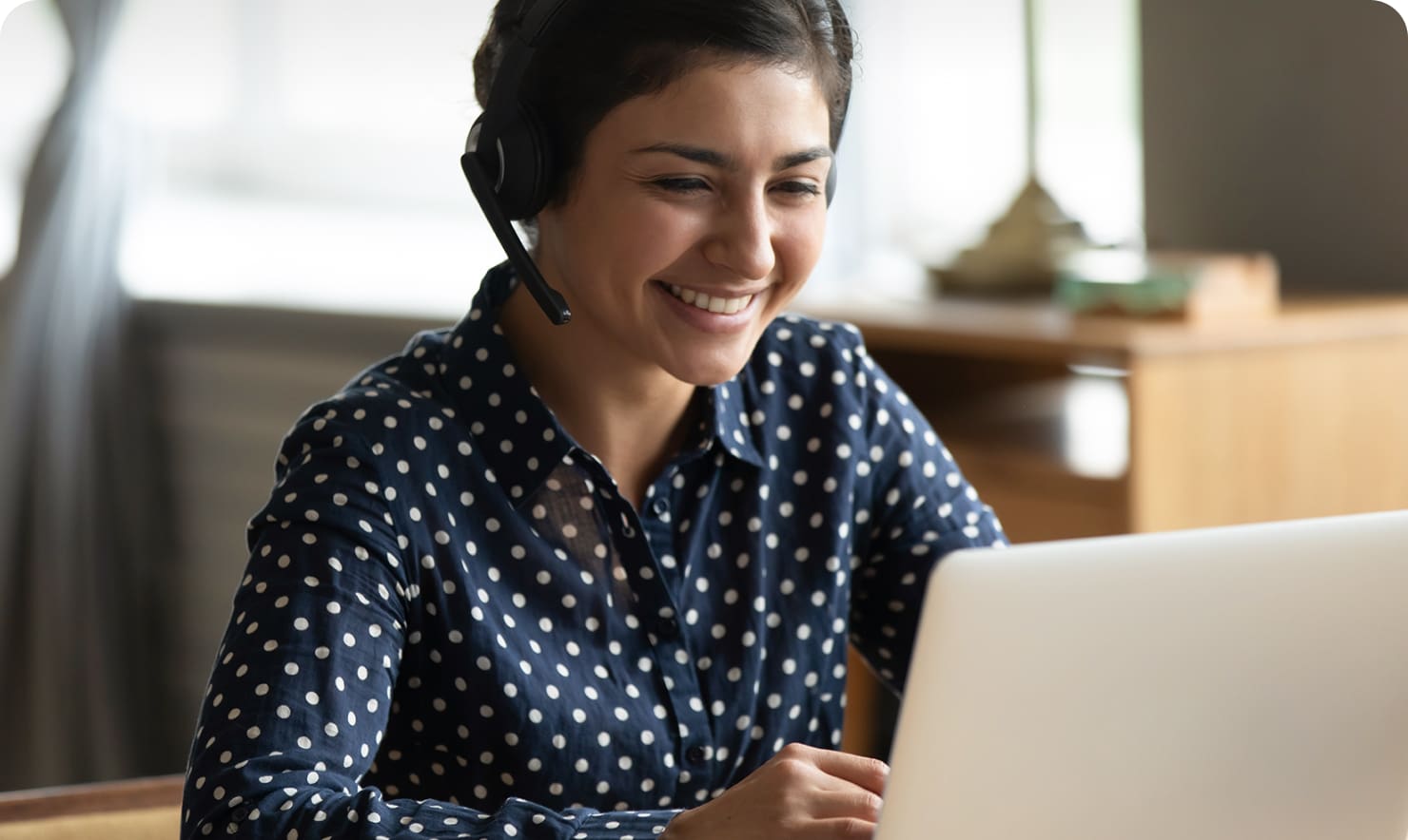 Woman providing migration support to a QuickBooks Online customer